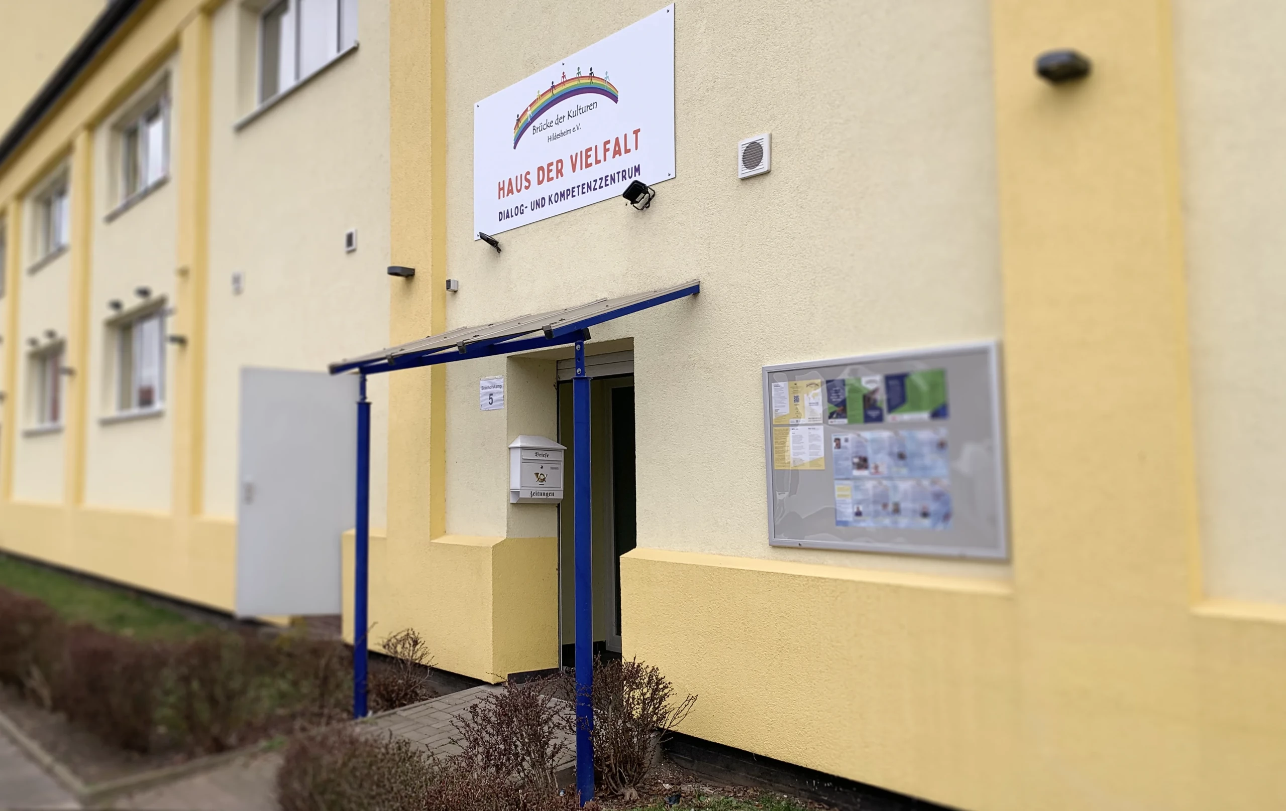 Brücke der Kulturen – Eingang Eingang des Haus der Kulturen